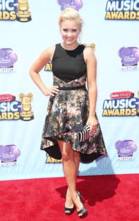 Emily Osment feet photo thumbnail