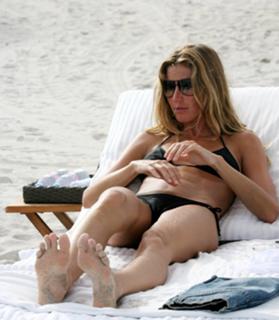 Gisele Bündchen feet photo thumbnail