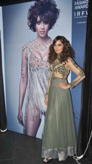 Bipasha Basu feet photo thumbnail