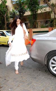 Sonam Kapoor feet photo thumbnail