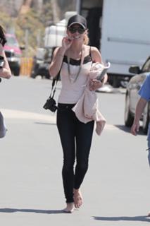 AnnaLynne McCord feet photo thumbnail
