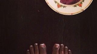 Mindy Kaling feet photo thumbnail