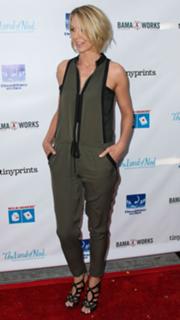 Jenna Elfman feet photo thumbnail