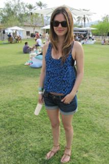 Rachel Bilson feet photo thumbnail