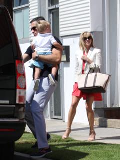 Reese Witherspoon feet photo thumbnail