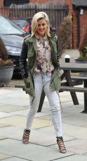 Ashley Roberts feet photo thumbnail