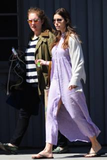 Jessica Biel feet photo thumbnail