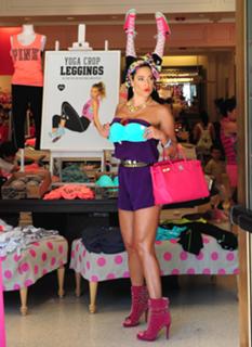Jennifer Nicole Lee feet photo thumbnail
