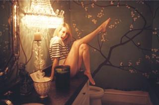 Emma Roberts feet photo thumbnail
