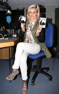 Ashley Roberts feet photo thumbnail