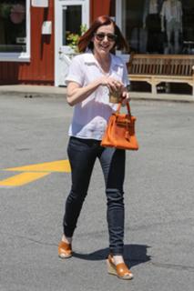 Alyson Hannigan feet photo thumbnail