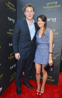 Aubrey Plaza feet photo thumbnail