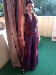 Aditi Rao Hydari feet photo thumbnail