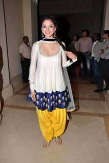 Aditi Rao Hydari feet photo thumbnail