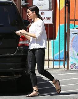 Sandra Bullock feet photo thumbnail