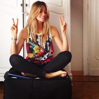 Elena Santarelli feet photo thumbnail