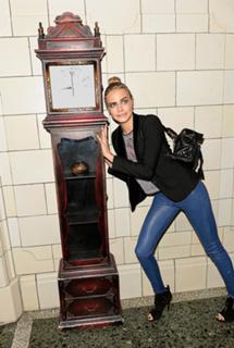 Cara Delevingne feet photo thumbnail