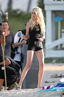 Taylor Momsen feet photo 3