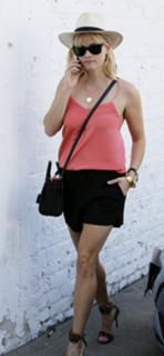Reese Witherspoon feet photo thumbnail