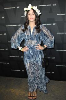 Emmy Rossum feet photo thumbnail