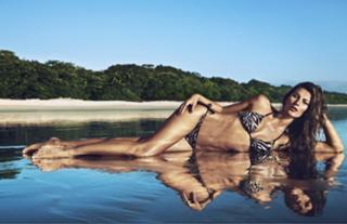 Gisele Bündchen feet photo thumbnail