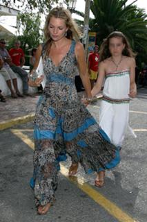 Kate Moss feet photo thumbnail