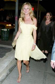 Kate Moss feet photo thumbnail