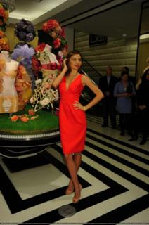 Miranda Kerr feet photo thumbnail