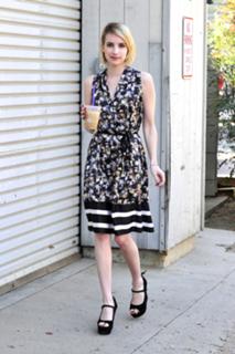 Emma Roberts feet photo thumbnail