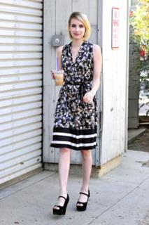 Emma Roberts feet photo thumbnail