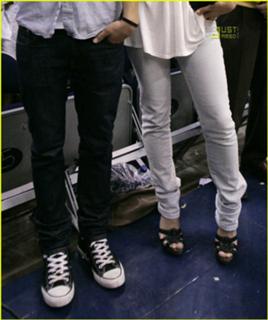 Vanessa Hudgens feet photo thumbnail