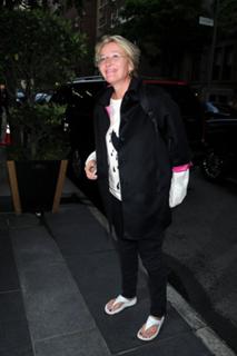 Emma Thompson feet photo thumbnail