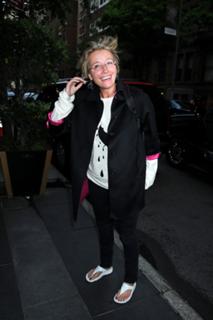 Emma Thompson feet photo thumbnail