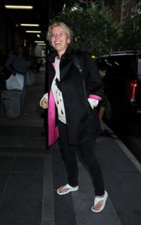 Emma Thompson feet photo thumbnail