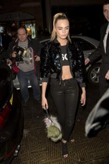 Cara Delevingne feet photo thumbnail