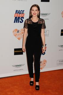 Zoey Deutch feet photo thumbnail