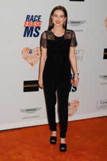 Zoey Deutch feet photo thumbnail