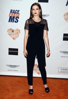 Zoey Deutch feet photo thumbnail