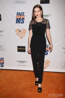 Zoey Deutch feet photo thumbnail