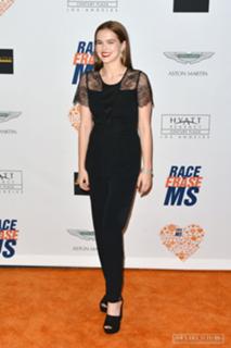 Zoey Deutch feet photo thumbnail