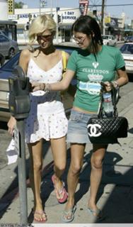 Paris Hilton feet photo thumbnail