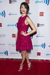Emmy Rossum feet photo thumbnail