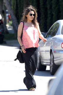 Mila Kunis feet photo thumbnail