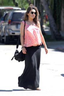 Mila Kunis feet photo thumbnail