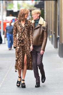 Karlie Kloss feet photo thumbnail
