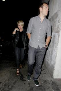 Julianne Hough feet photo thumbnail