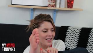 Grace Helbig feet photo thumbnail