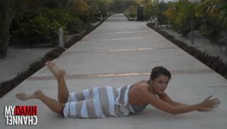 Grace Helbig feet photo thumbnail