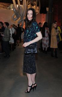 Liv Tyler feet photo thumbnail