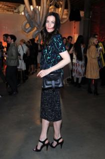 Liv Tyler feet photo thumbnail